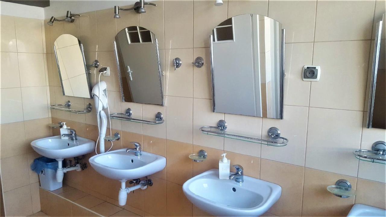 ורשה Hostel Na Zurawiej מראה חיצוני תמונה